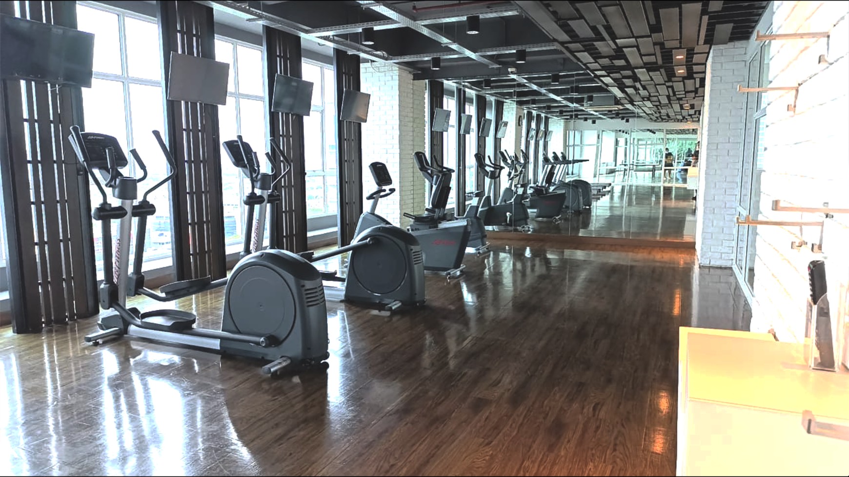 Apartement Roseville Soho And Suite Unfurnished, kondisi baru bersih, harga siap nego, lokasi dekat akses toll BSD.