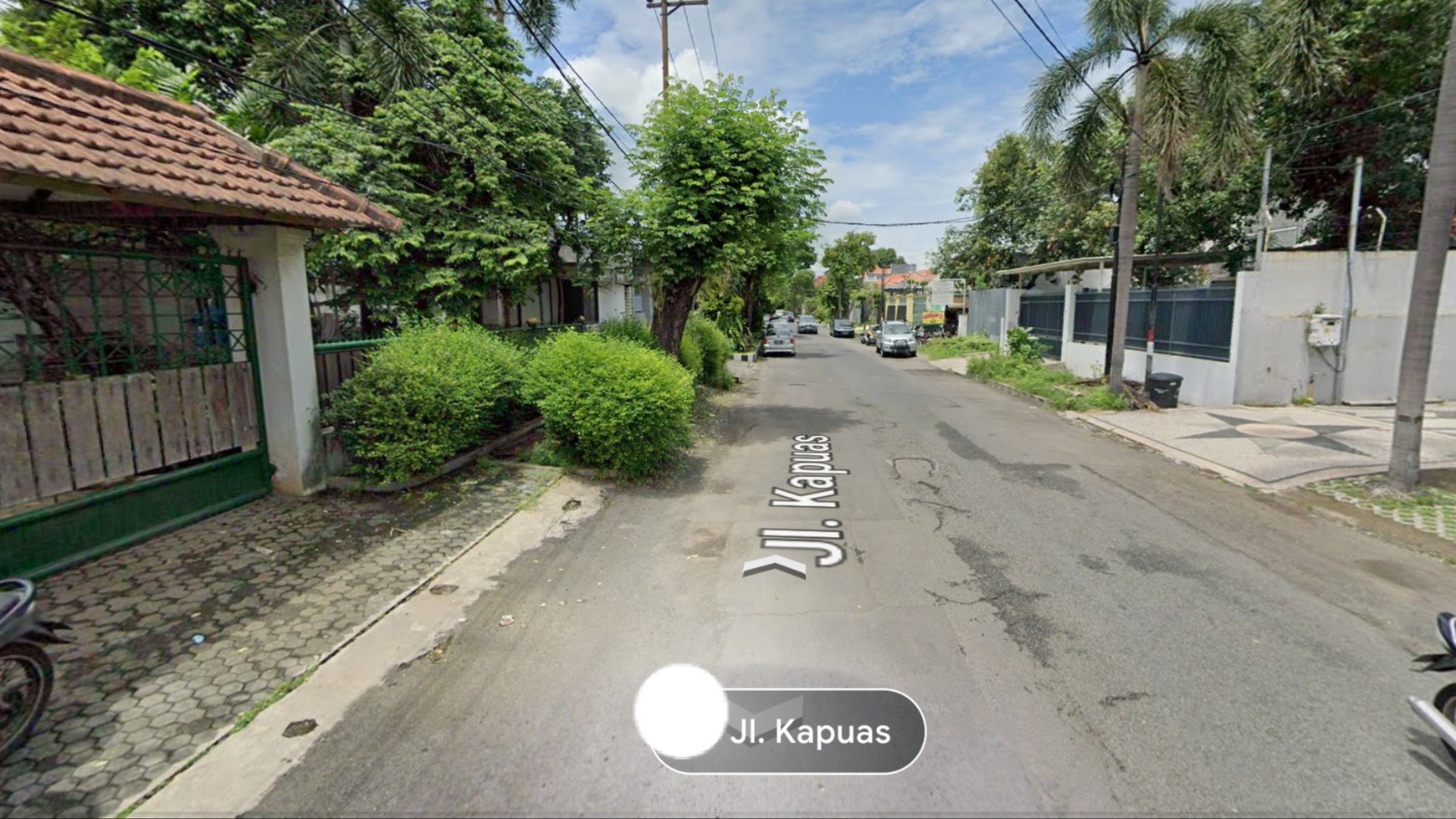MURAH Dijual Rumah Surabaya Pusat KOTA di Jl. Kapuas - Surabaya Pusat - Parkiran LUAS +/- 12 Mobil - STRATEGIS dekat Raya Darmo