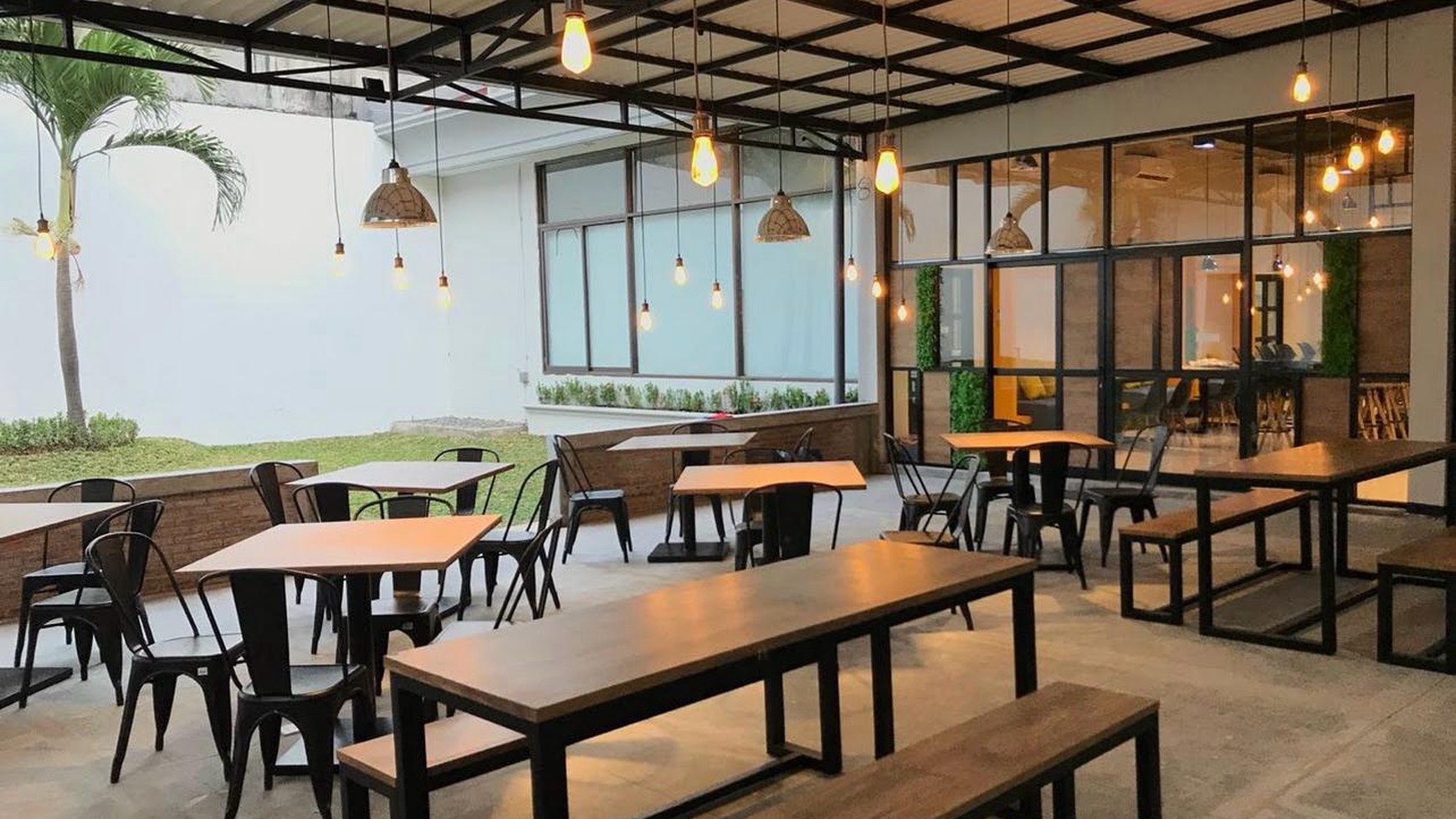 Disewakan 790 m2 Rumah Surabaya Pusat - Jl. Kapuas - Dr.Sutomo - Parkiran LUAS - STRATEGIS dekat Raya Darmo