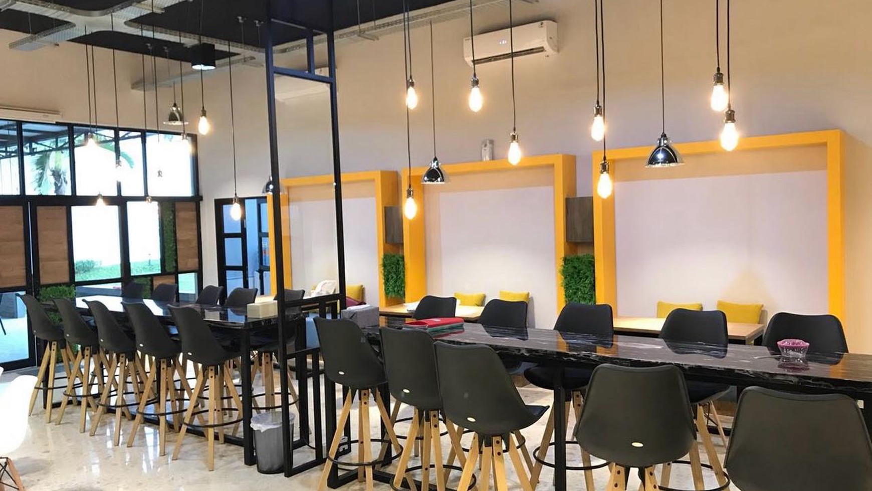 Disewakan 790 m2 Rumah Surabaya Pusat - Jl. Kapuas - Dr.Sutomo - Parkiran LUAS - STRATEGIS dekat Raya Darmo