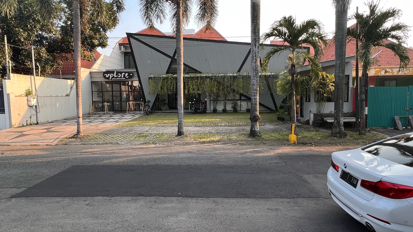Disewakan 790 m2 Rumah Surabaya Pusat - Jl. Kapuas - Dr.Sutomo - Parkiran LUAS - STRATEGIS dekat Raya Darmo