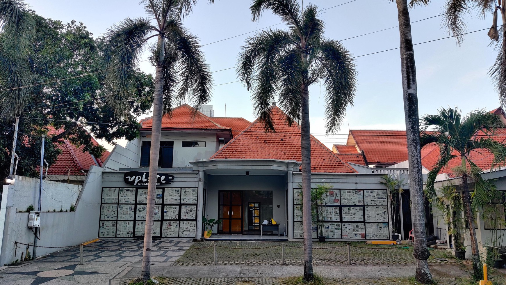 Disewakan 790 m2 Rumah Surabaya Pusat - Jl. Kapuas - Dr.Sutomo - Parkiran LUAS - STRATEGIS dekat Raya Darmo