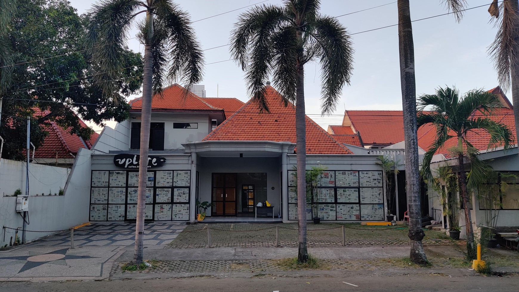 Disewakan 790 m2 Rumah Surabaya Pusat - Jl. Kapuas - Dr.Sutomo - Parkiran LUAS - STRATEGIS dekat Raya Darmo