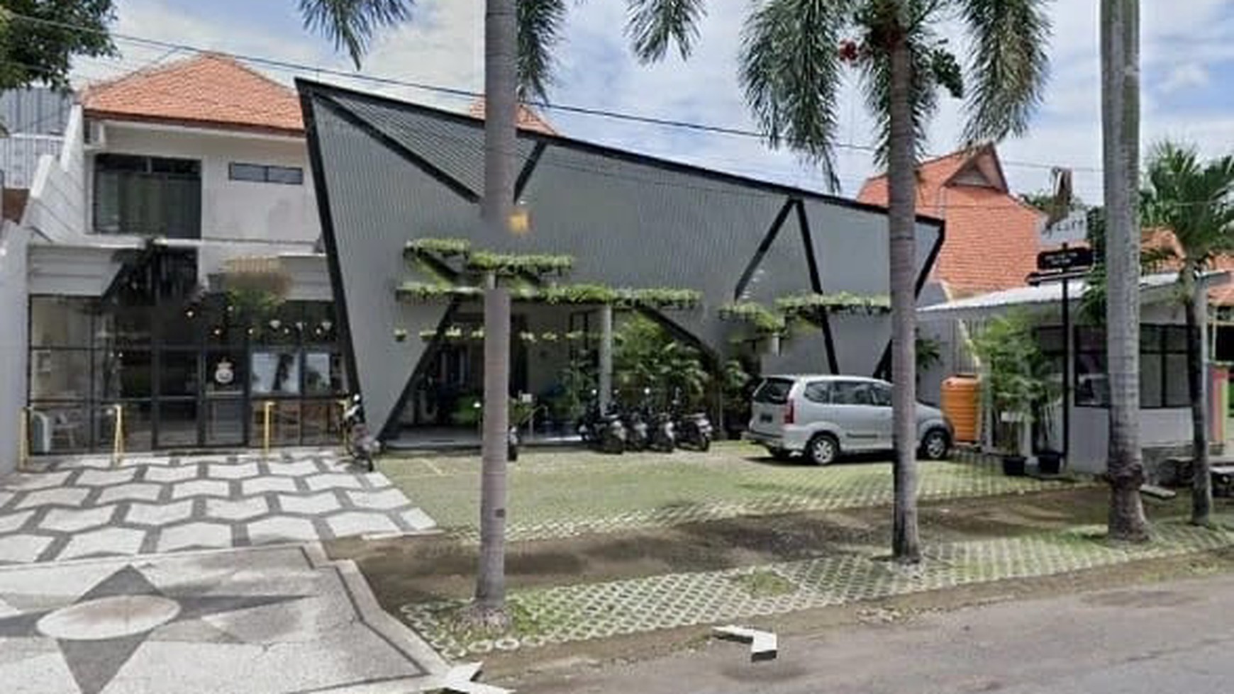 Disewakan 790 m2 Rumah Surabaya Pusat - Jl. Kapuas - Dr.Sutomo - Parkiran LUAS - STRATEGIS dekat Raya Darmo