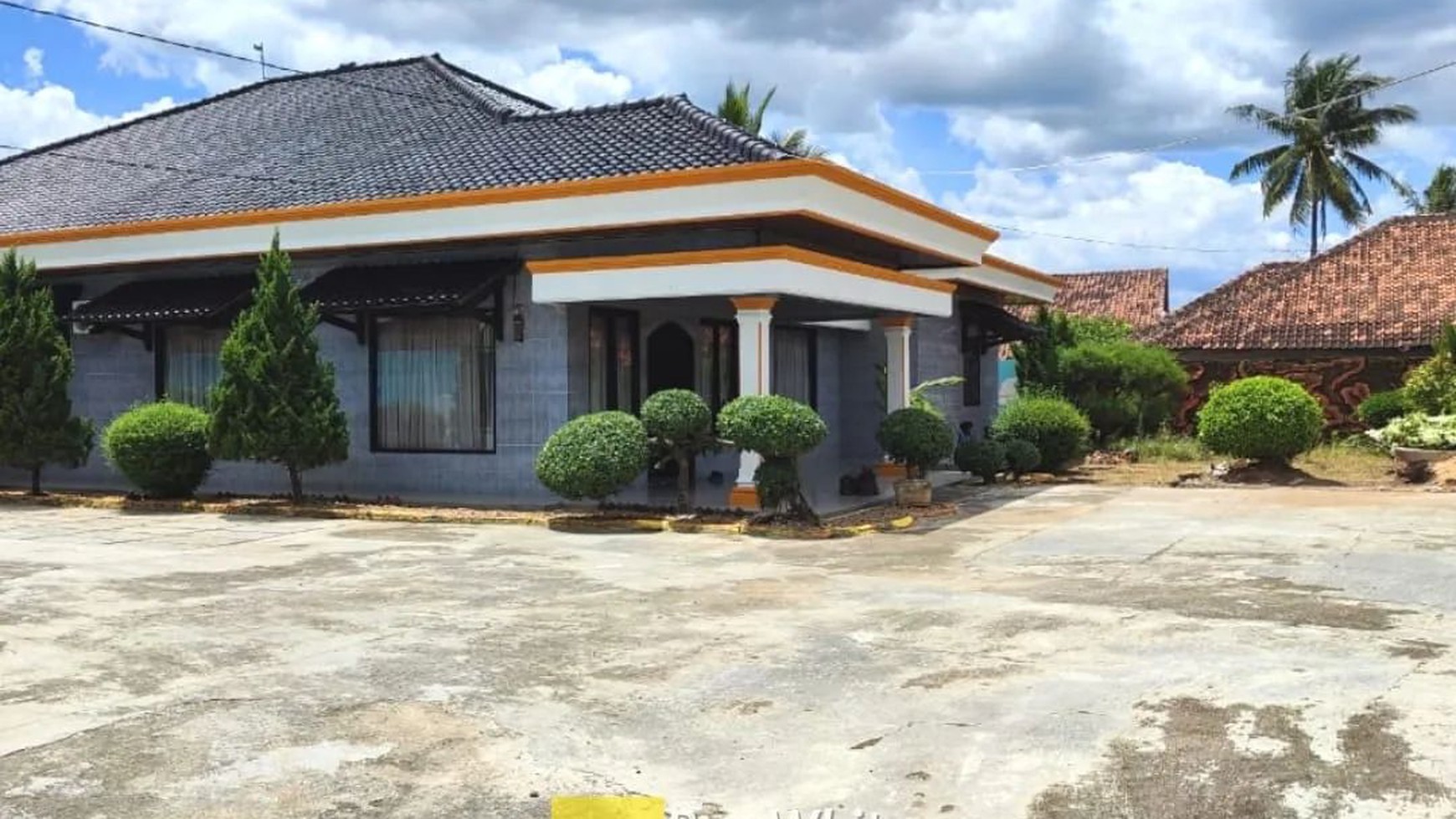 Dijual Cepat Rumah Mewah dan Halaman Luas vr