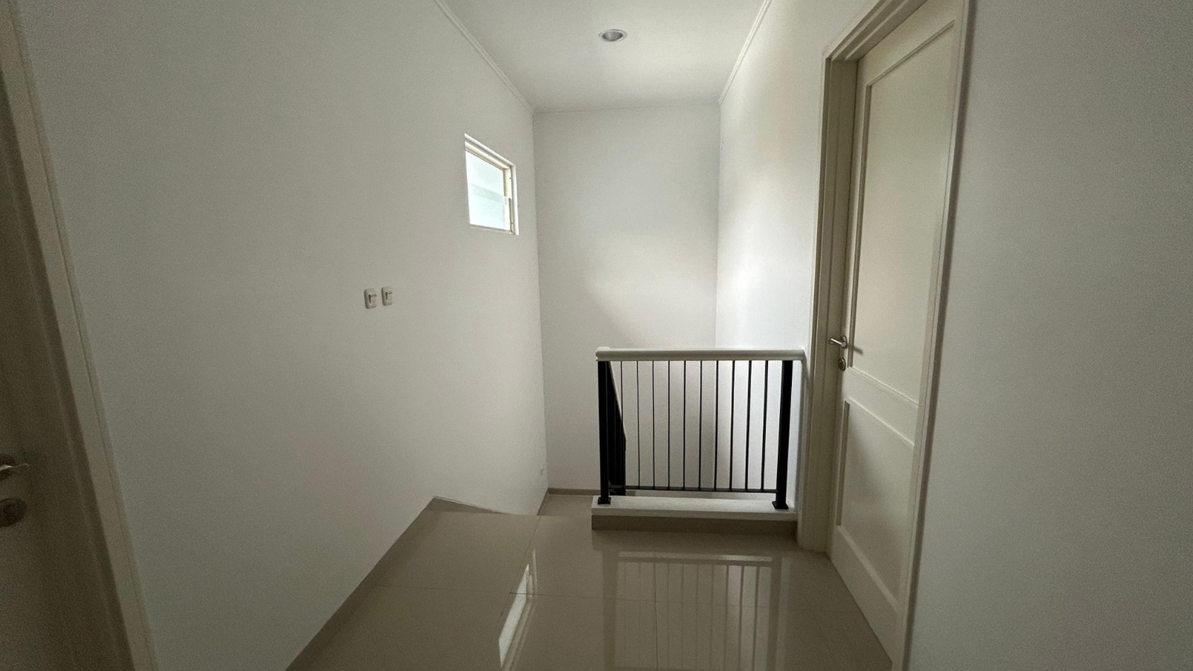 Dijual Rumah 2 Lantai Siap Huni Di Cluster Bahana, Suvarna Sutera - Tangerang