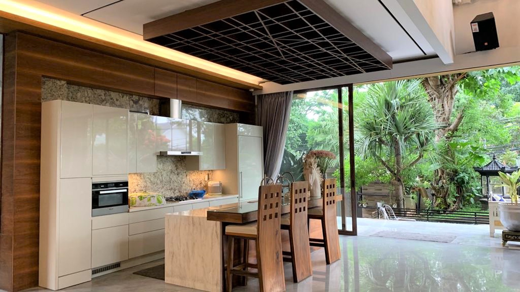 Dijual Rumah Modern Tropical Lokasi Elit di Kebayoran Baru Jakarta Selatan