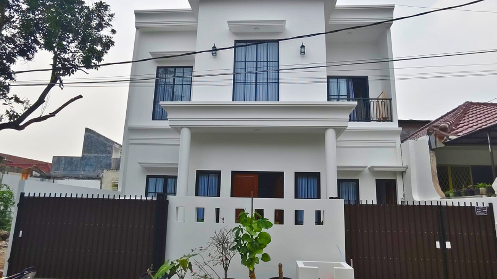 DIJUAL RUMAH 2 LANTAI DI CINERE DEPOK.