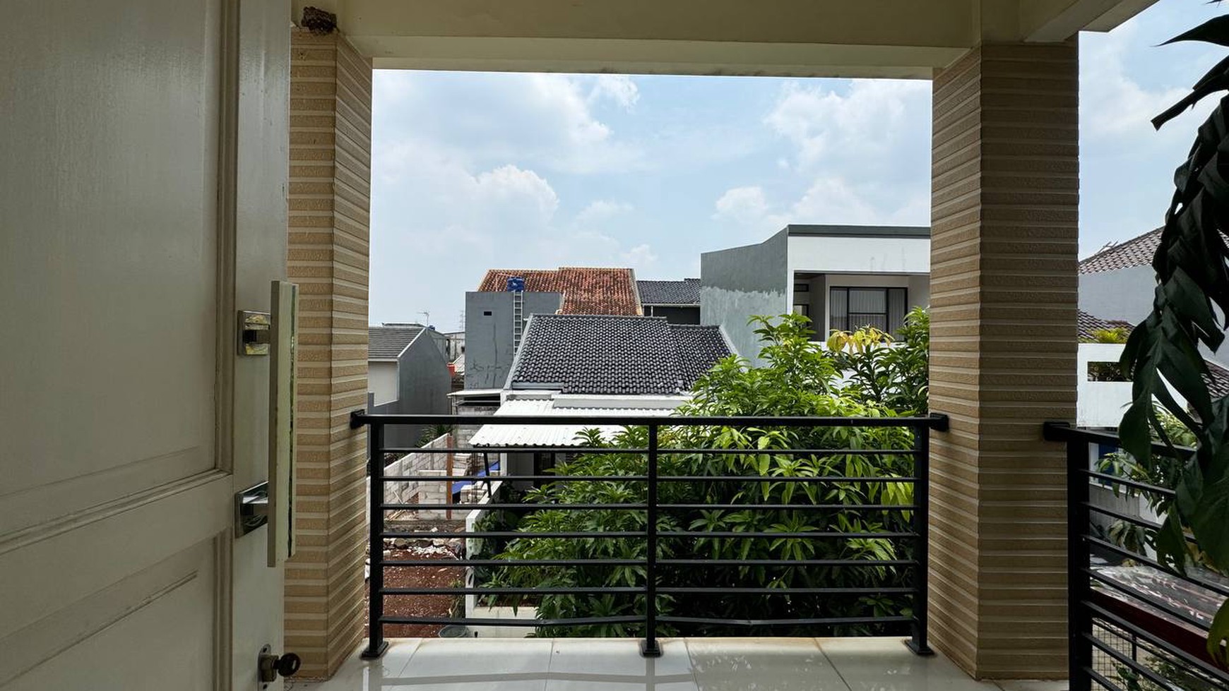 Cinere dalam cluster limo 3 menit atau 800m ke pintu tol