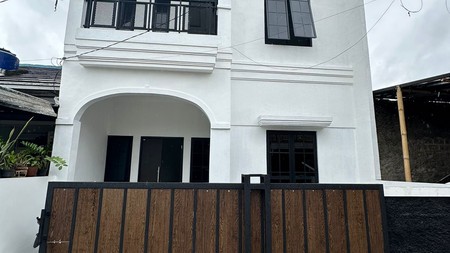 Rumah Minimalis, Bagus, Brand New, siap huni d Jombang- Ciputat