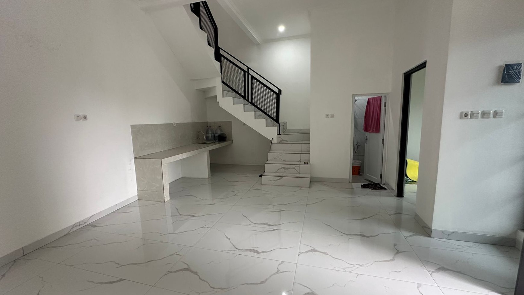 Rumah Minimalis, Bagus, Brand New, siap huni d Jombang- Ciputat