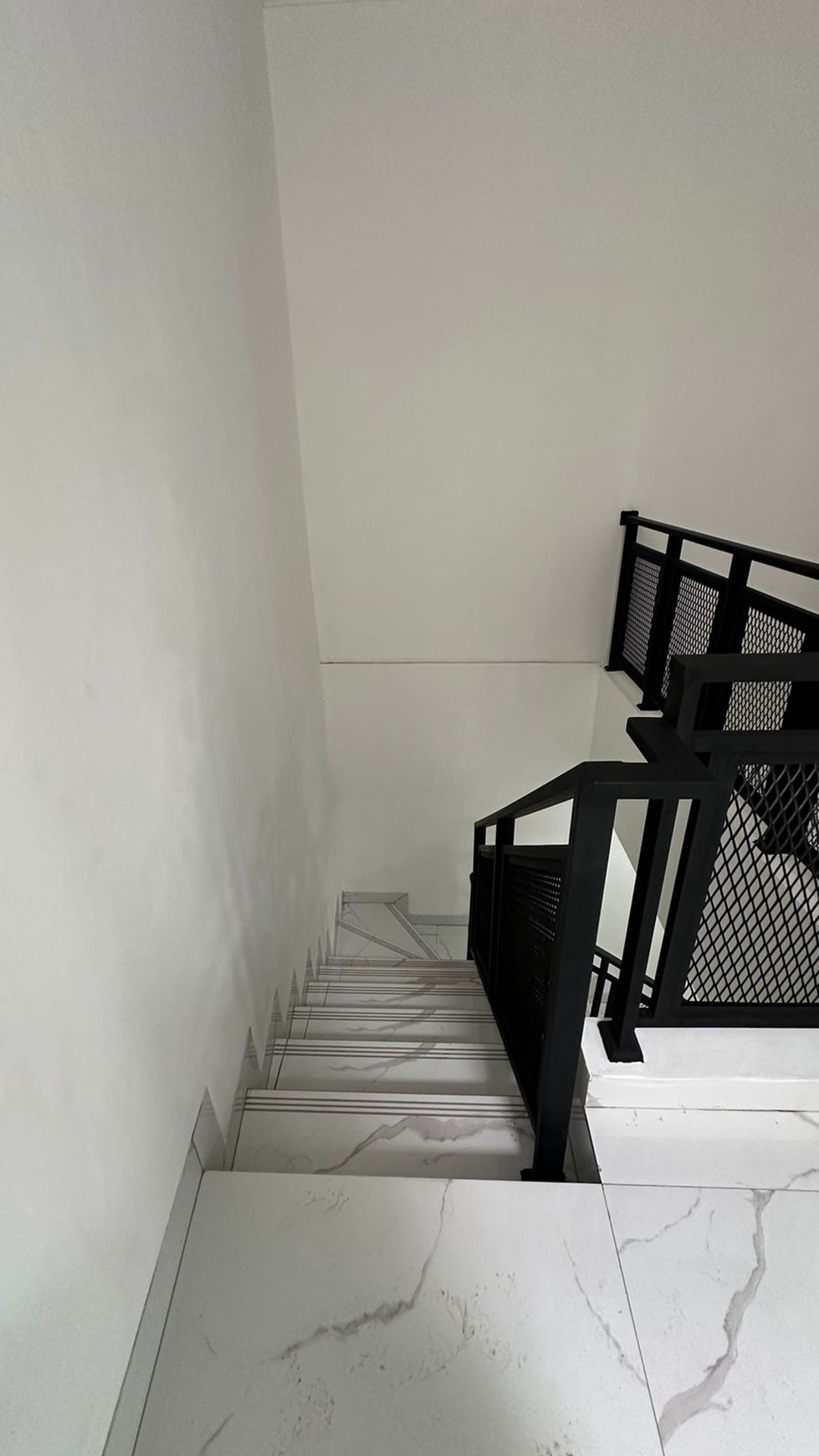 Rumah Minimalis, Bagus, Brand New, siap huni d Jombang- Ciputat