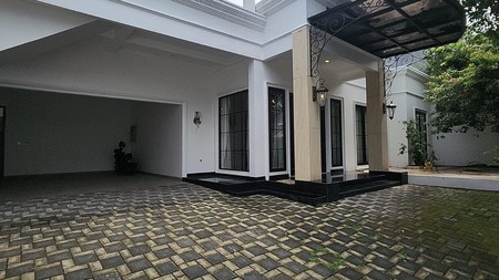 Hunian Modern Lux Dengan Swimming Pool di Kemang