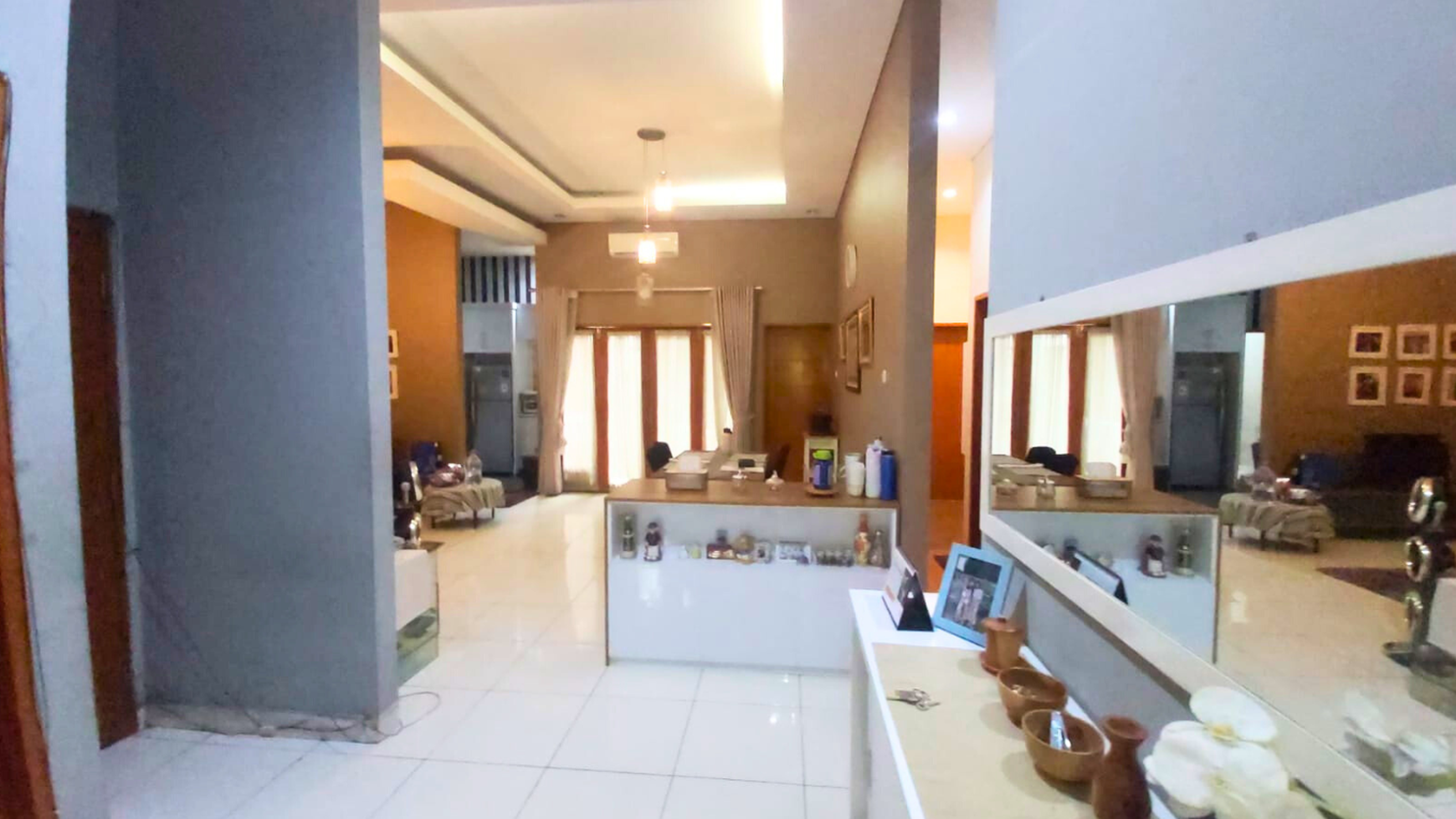 Dijual Rumah 2 Lantai lokasi pusat bisnis di Mampang, Jakarta Selatan