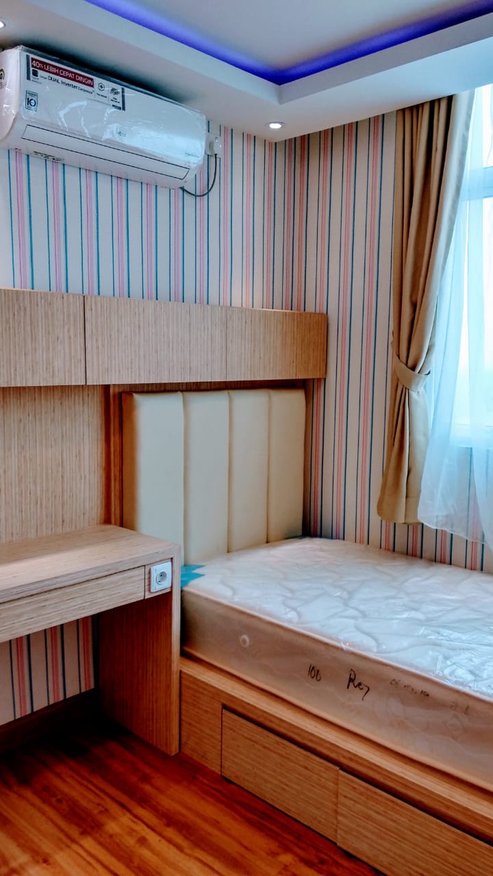 Apartement Roseville Suite Apartemen full furnished,  bersih terawat, rapih, siap huni, lokasi dekat akses toll BSD.