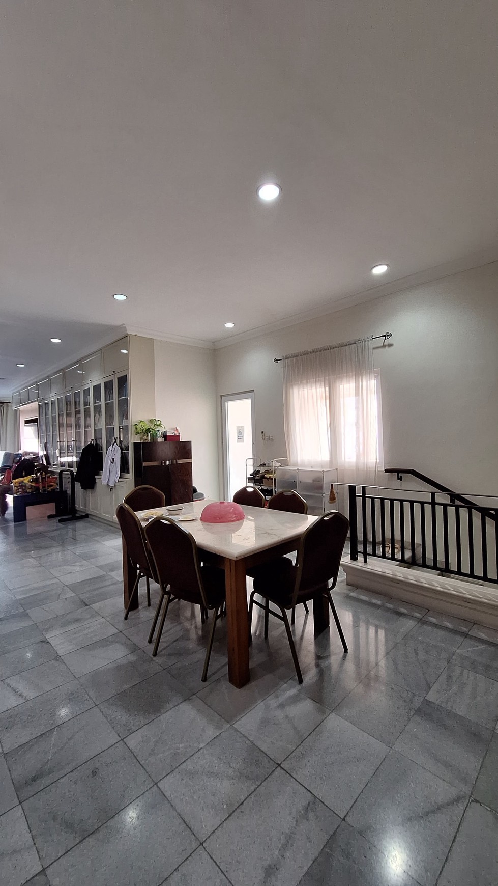 Rumah cantik siap huni semi furnish dikemang jakarta selatan 