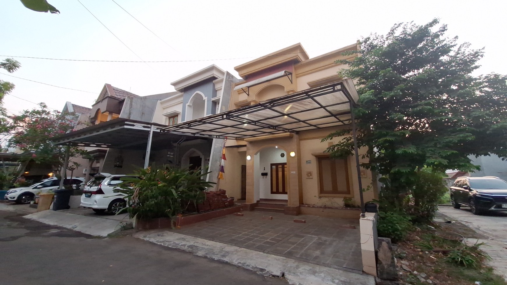 Rumah 2 Lantai di Cinere, Dekat ke Tol - Harga Nego