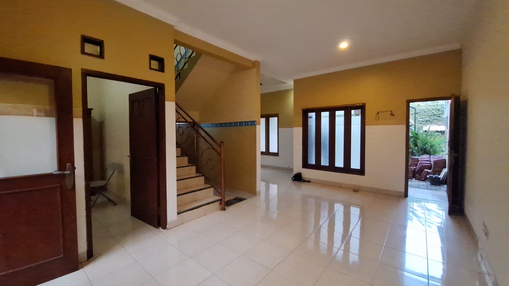 Rumah 2 Lantai di Cinere, Dekat ke Tol - Harga Nego