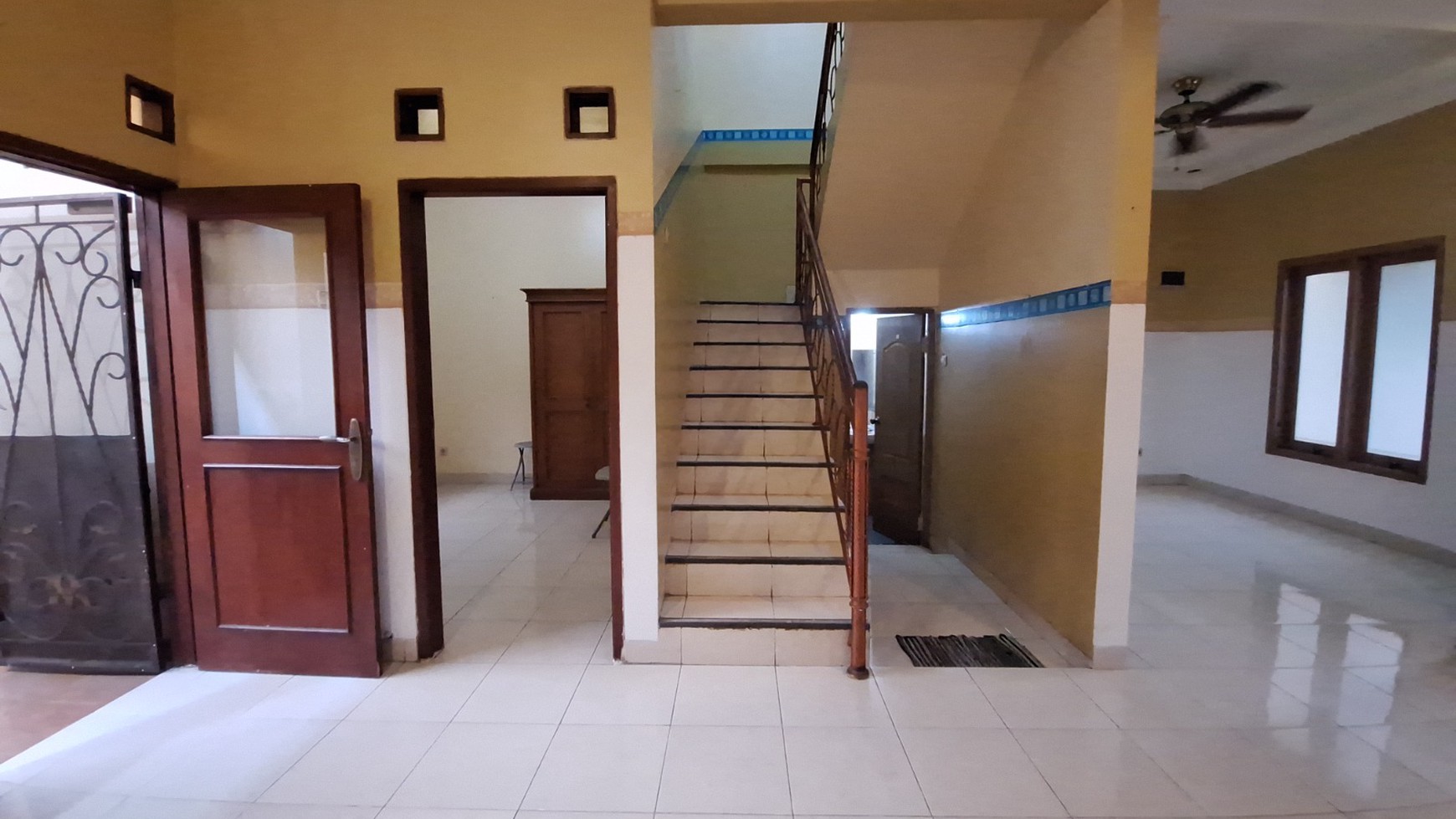 Rumah 2 Lantai di Cinere, Dekat ke Tol - Harga Nego