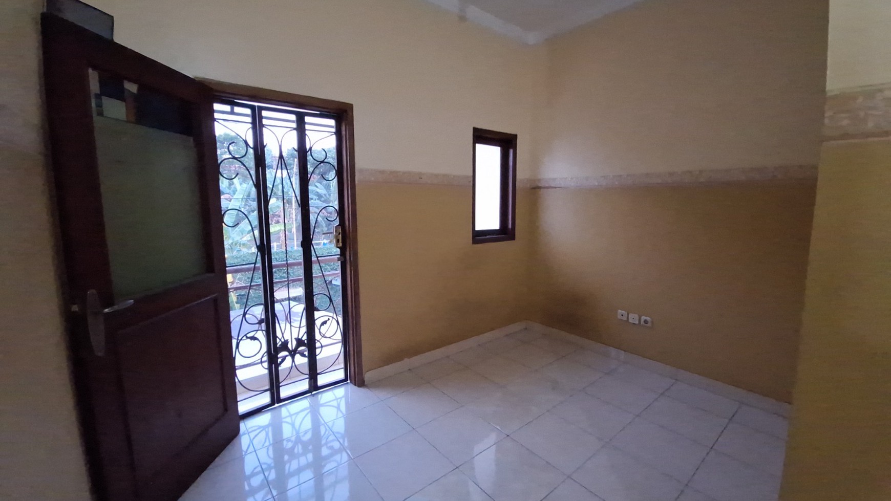 Rumah 2 Lantai di Cinere, Dekat ke Tol - Harga Nego