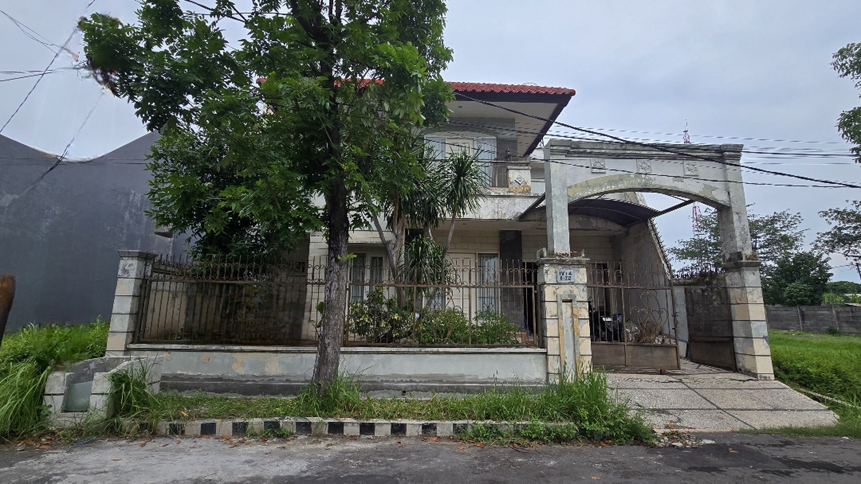 Dijual Rumah Dekat Raya Merr Ir. Soekarno 