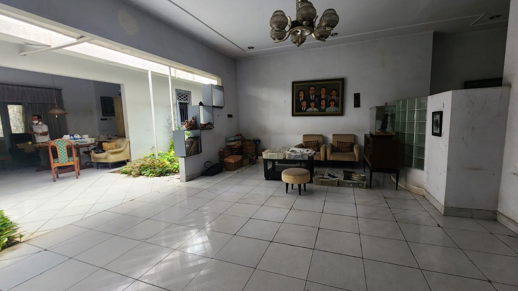 Rumah Halaman Luas Tanah 570m2 di Cinere 5 Menit ke Tol Desari