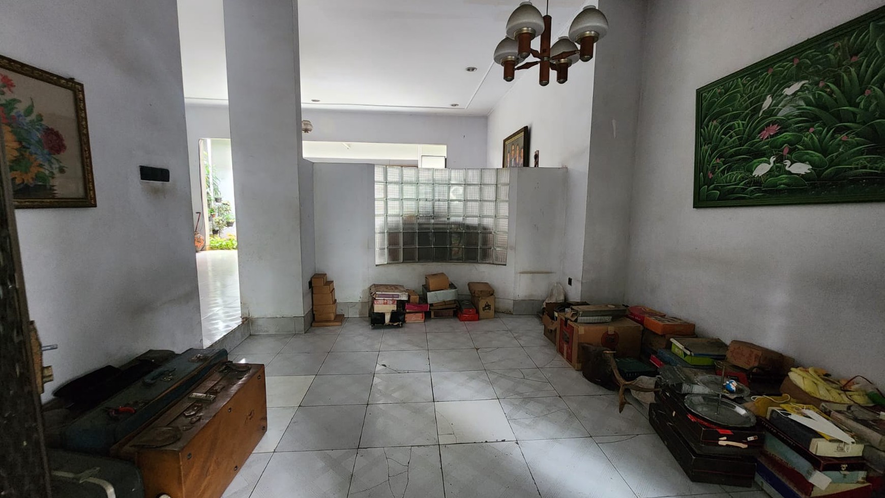 Rumah Halaman Luas Tanah 570m2 di Cinere 5 Menit ke Tol Desari