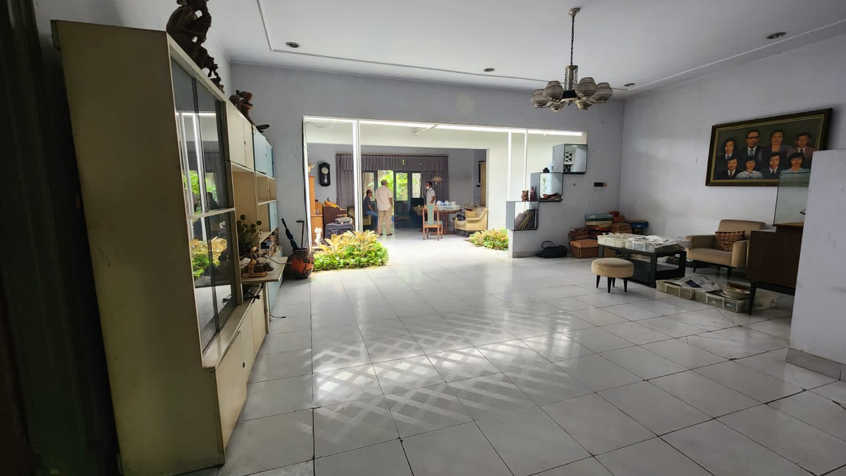 Rumah Halaman Luas Tanah 570m2 di Cinere 5 Menit ke Tol Desari