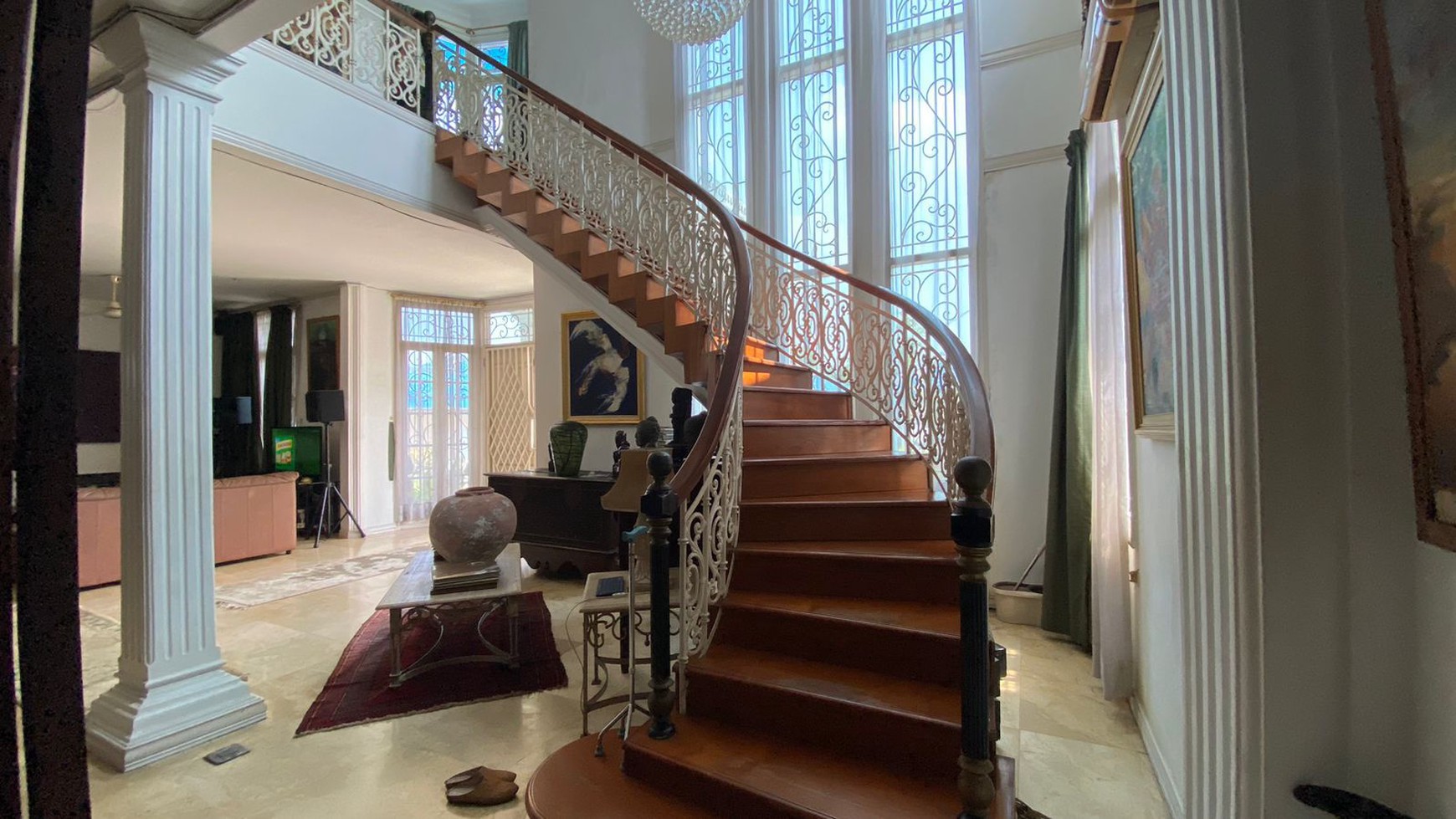 Rumah Mewah Super Luas di Cinere, Dekat Tol Desari - Fasilitas Lengkap