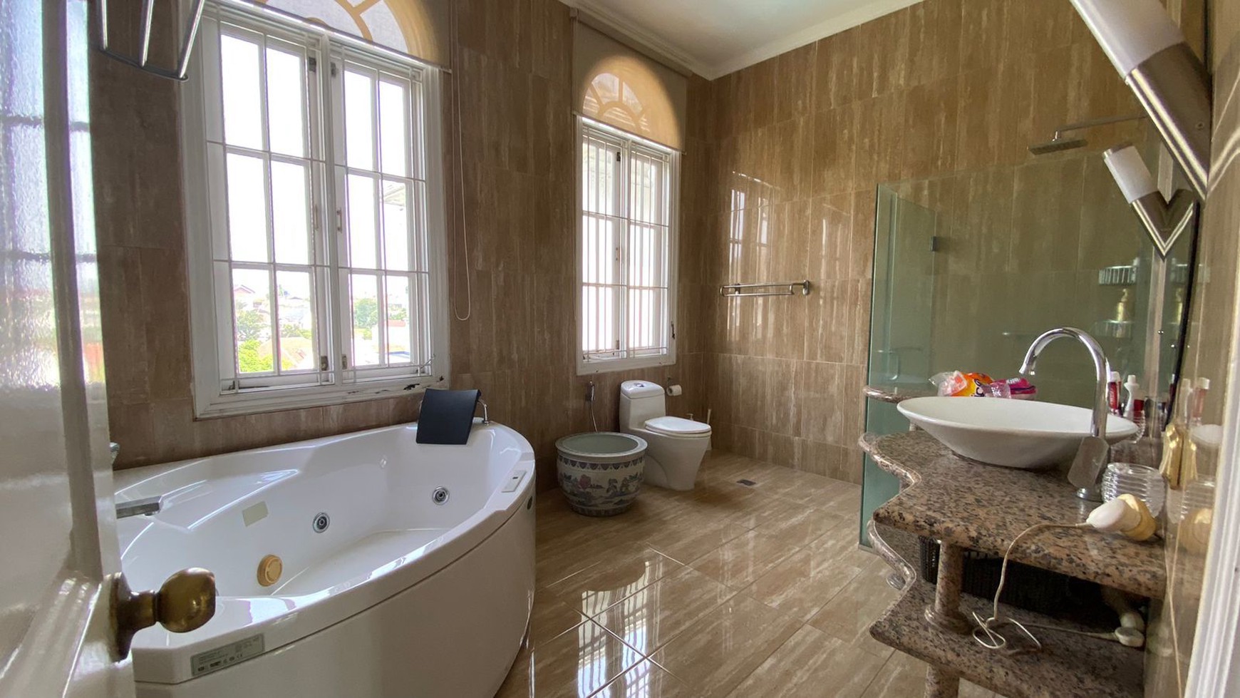 Rumah Mewah Super Luas di Cinere, Dekat Tol Desari - Fasilitas Lengkap