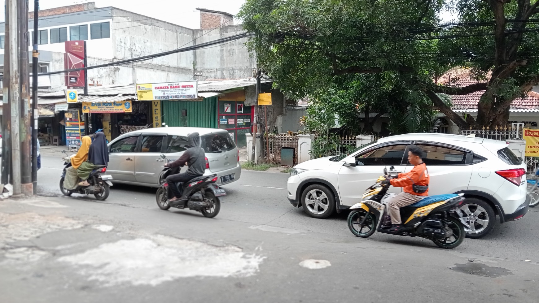 Jl. Raya Hankam, Ruko 2,5 Lantai, Bagus, Lokasi Strategis, Cocok Untuk Semua Usaha, Harga Nego