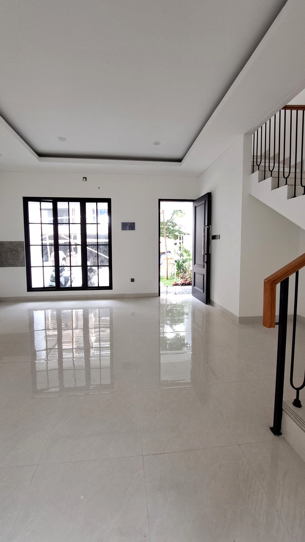 Brand New House American Classic 3 Lantai Best Price di Kalibata