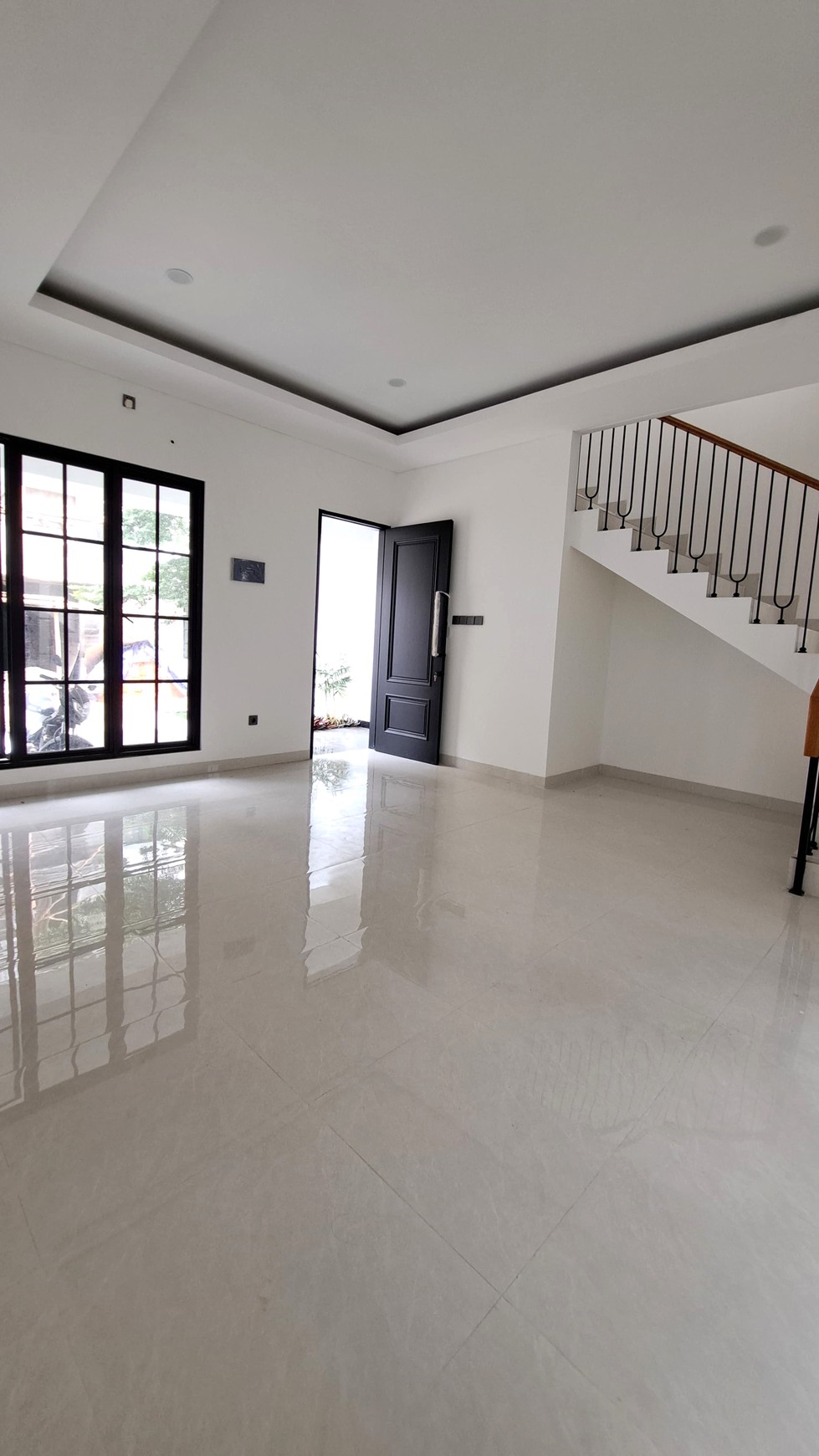 Brand New House American Classic 3 Lantai Best Price di Kalibata