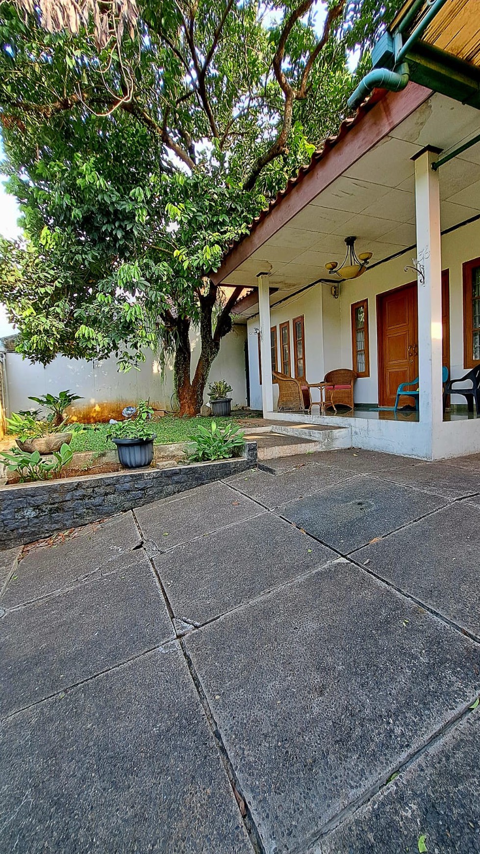 Rumah Modern di Lebak Bulus 2 Lantai Ceiling Tinggi Siap Huni