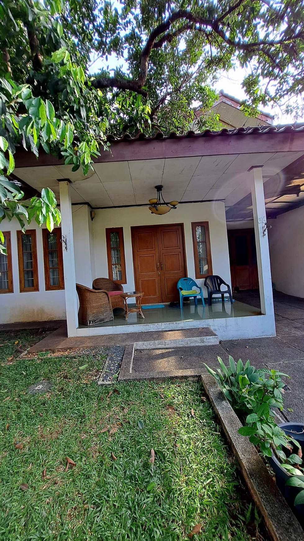 Rumah Modern di Lebak Bulus 2 Lantai Ceiling Tinggi Siap Huni