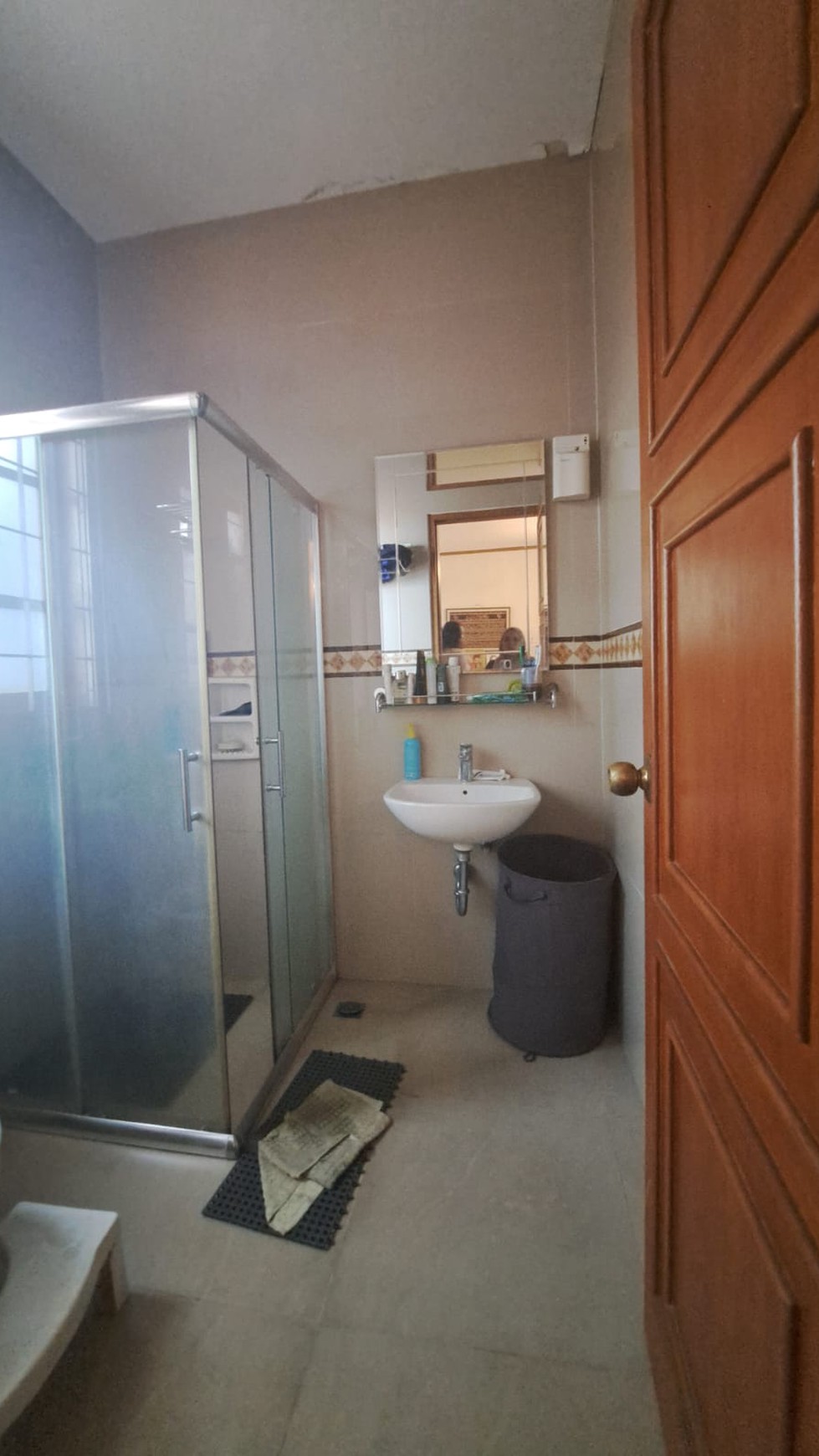 Rumah Modern di Lebak Bulus 2 Lantai Ceiling Tinggi Siap Huni
