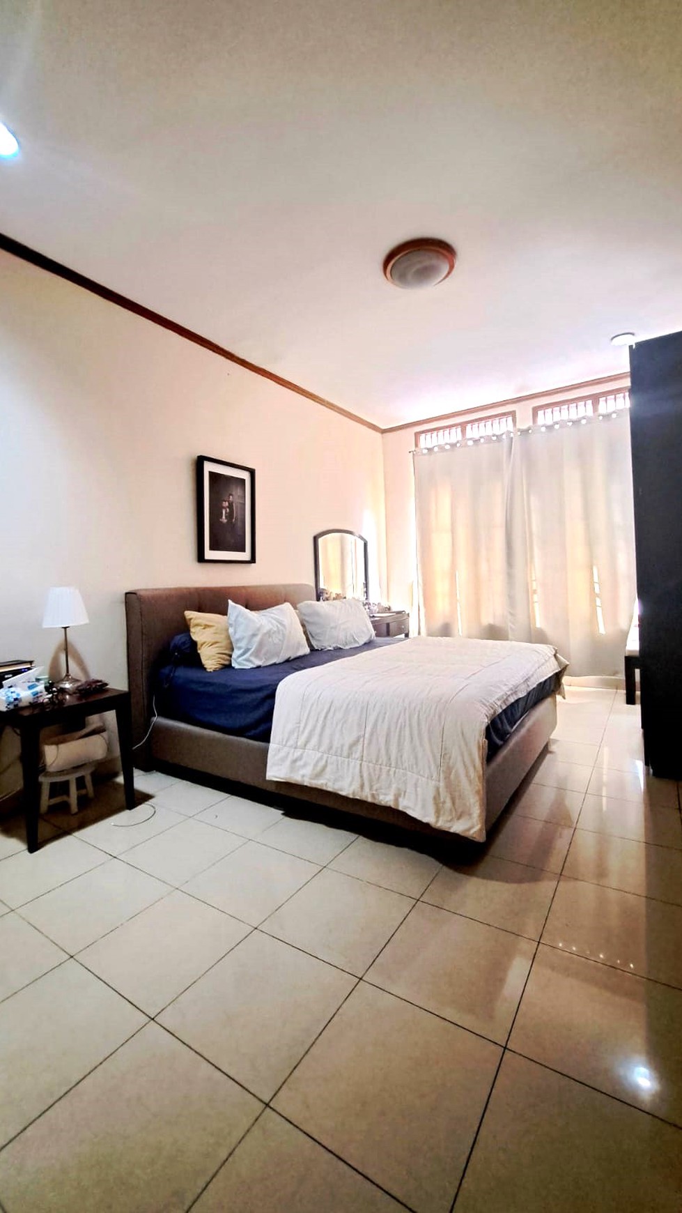 Rumah Modern di Lebak Bulus 2 Lantai Ceiling Tinggi Siap Huni