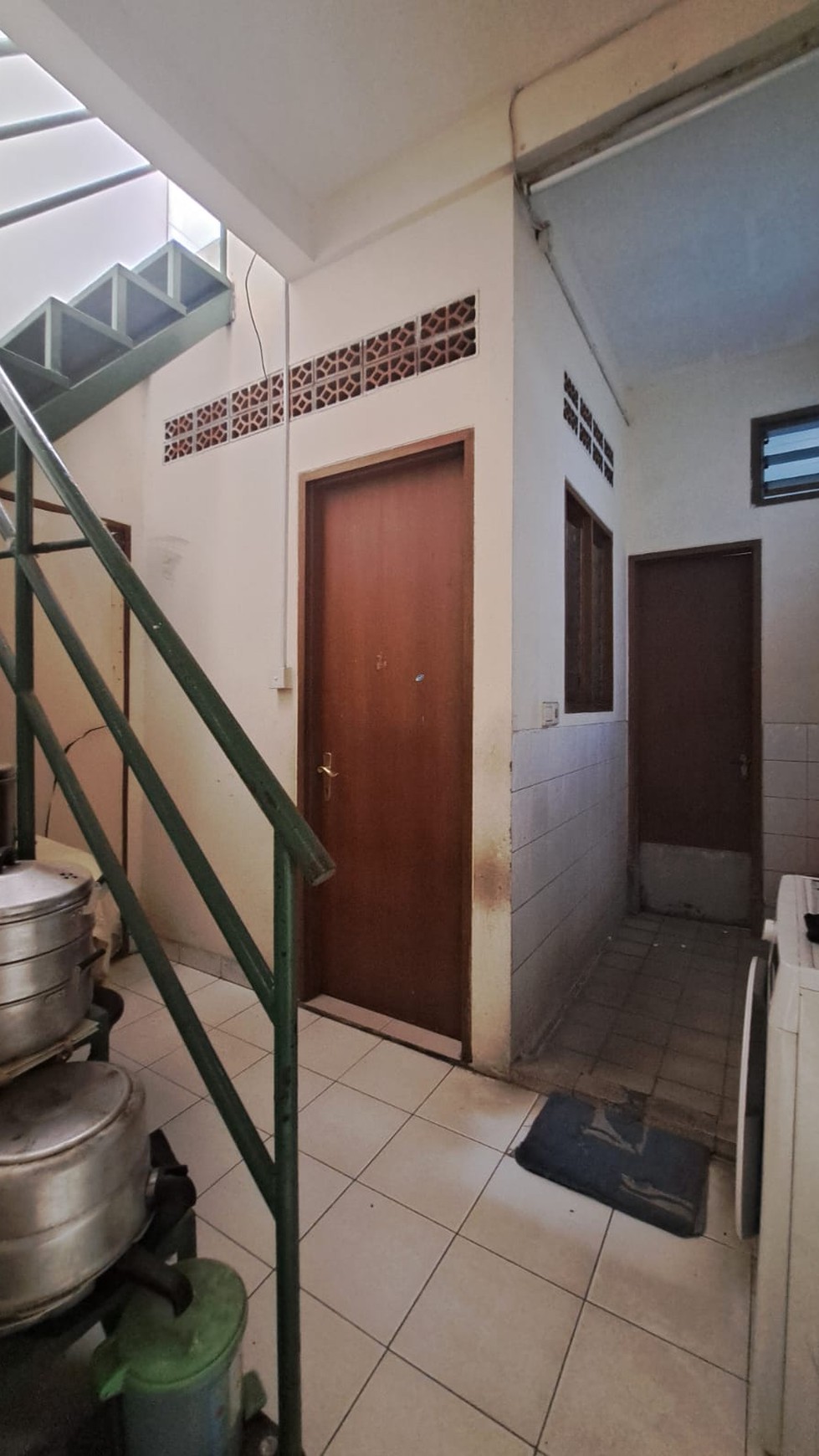 Rumah Modern di Lebak Bulus 2 Lantai Ceiling Tinggi Siap Huni