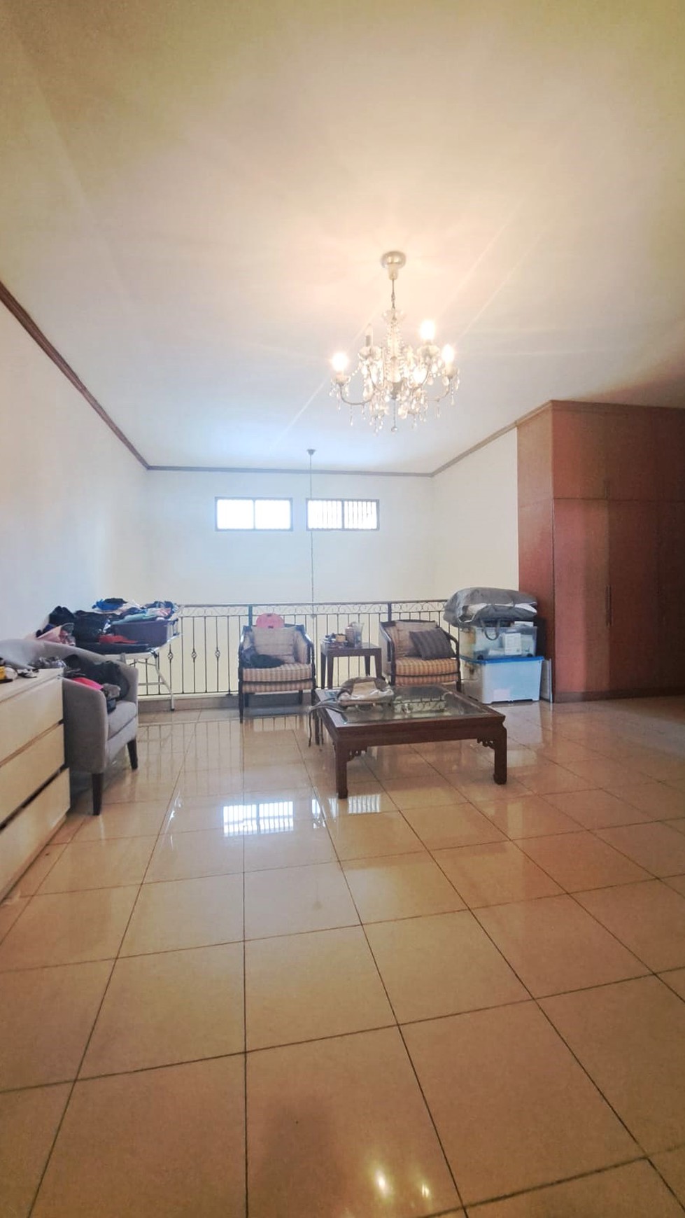 Rumah Modern di Lebak Bulus 2 Lantai Ceiling Tinggi Siap Huni