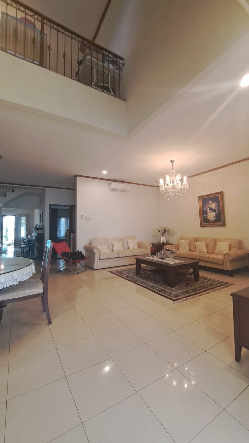 Rumah Modern di Lebak Bulus 2 Lantai Ceiling Tinggi Siap Huni