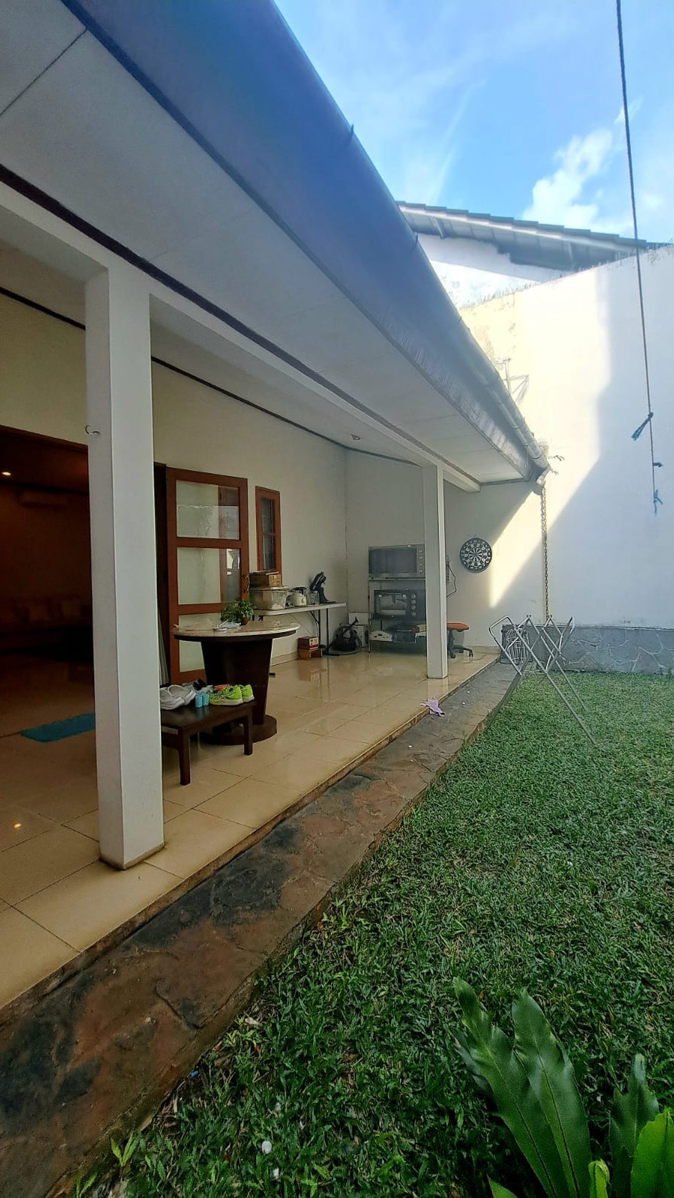 Rumah Modern di Lebak Bulus 2 Lantai Ceiling Tinggi Siap Huni