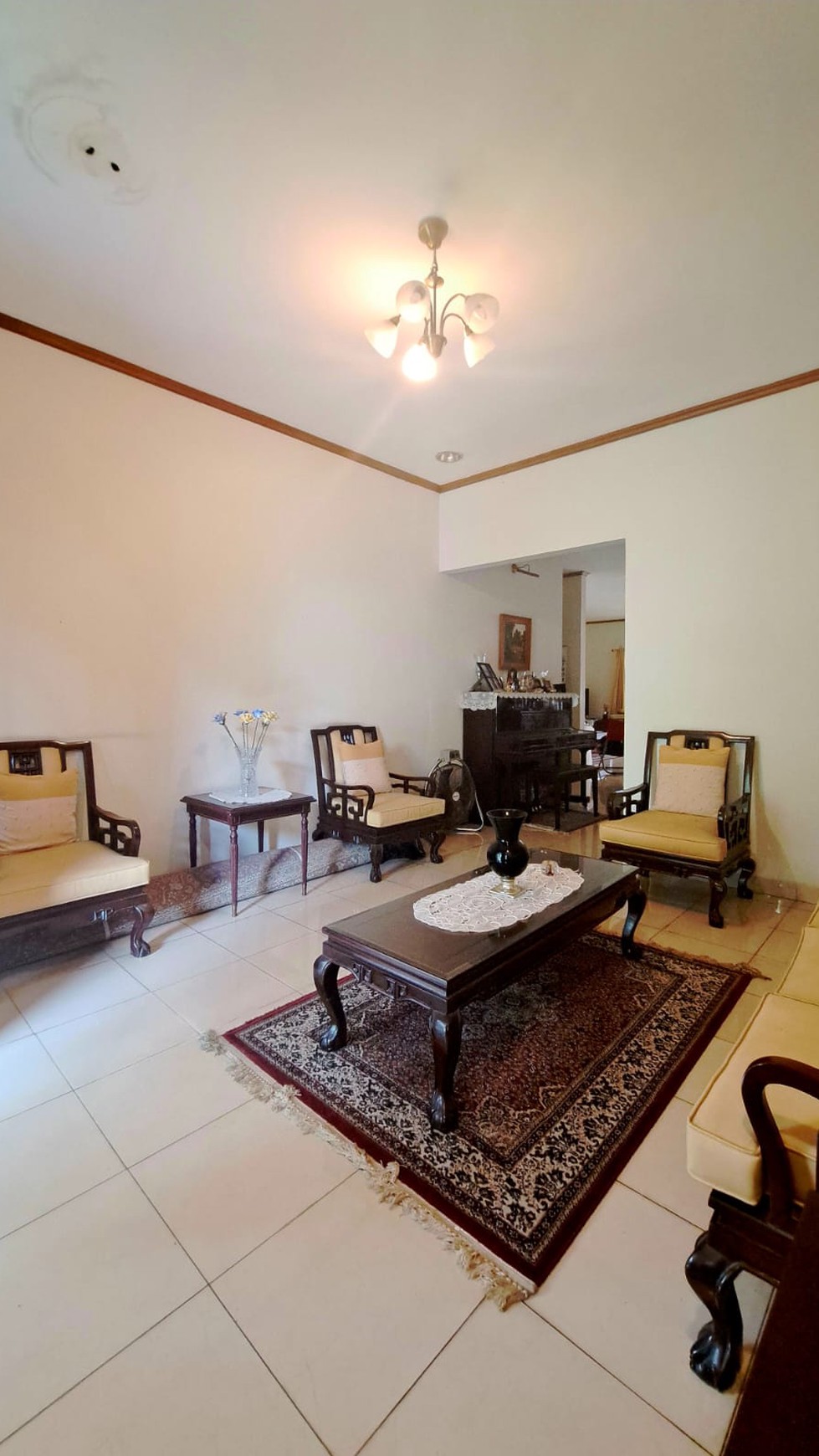 Rumah Modern di Lebak Bulus 2 Lantai Ceiling Tinggi Siap Huni