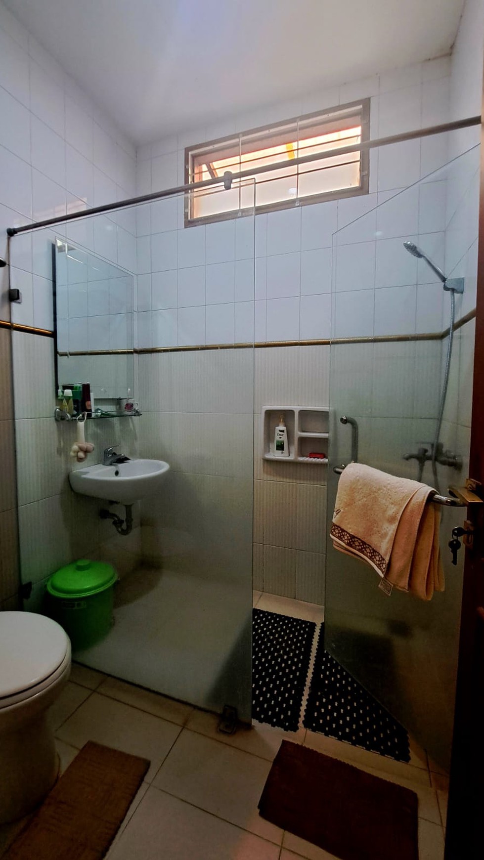 Rumah Modern di Lebak Bulus 2 Lantai Ceiling Tinggi Siap Huni