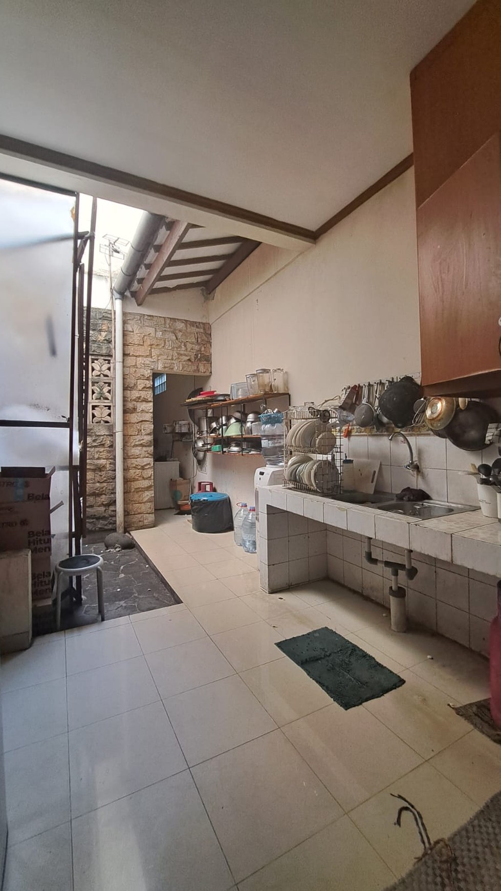 Rumah Modern di Lebak Bulus 2 Lantai Ceiling Tinggi Siap Huni