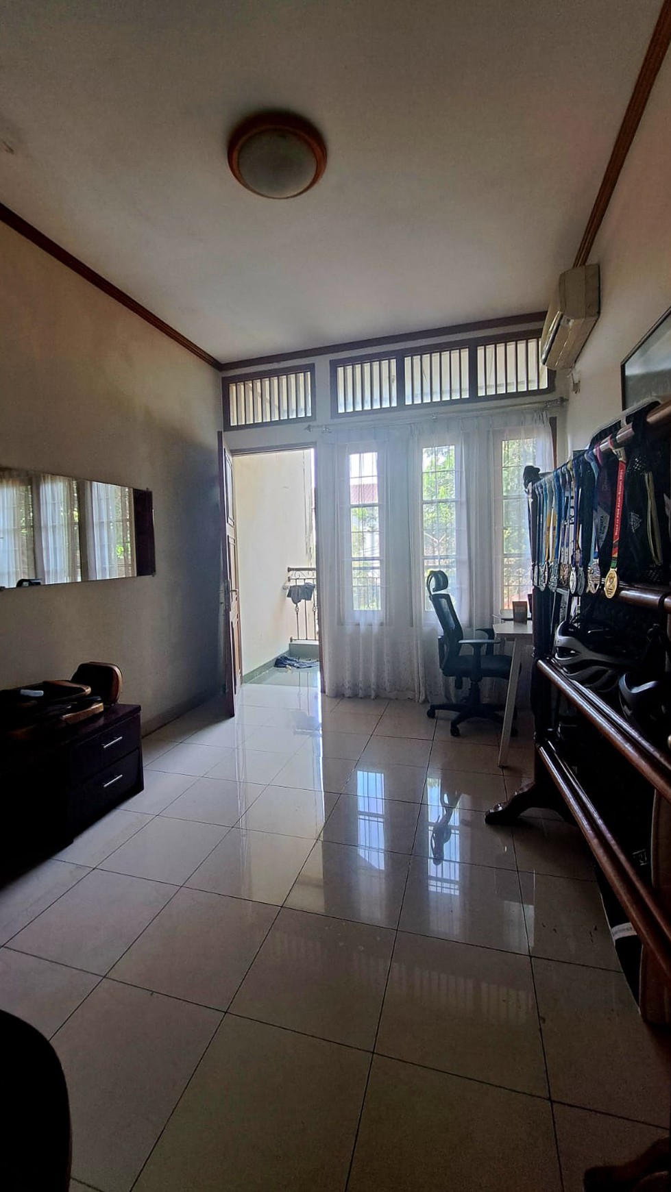 Rumah Modern di Lebak Bulus 2 Lantai Ceiling Tinggi Siap Huni