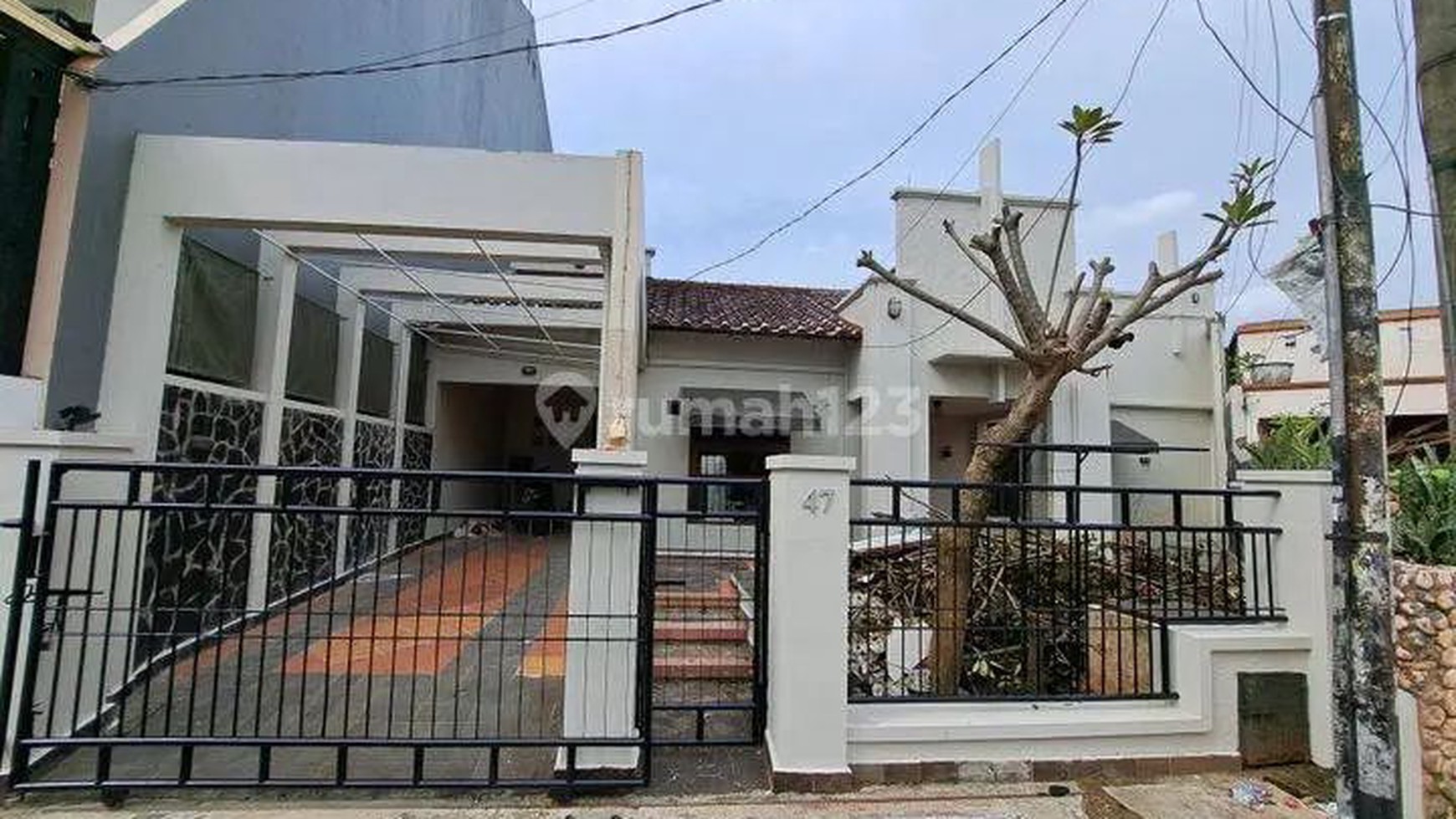 Rumah di Pamulang posisi ngantong dekat Tol dan Paradise Resort.