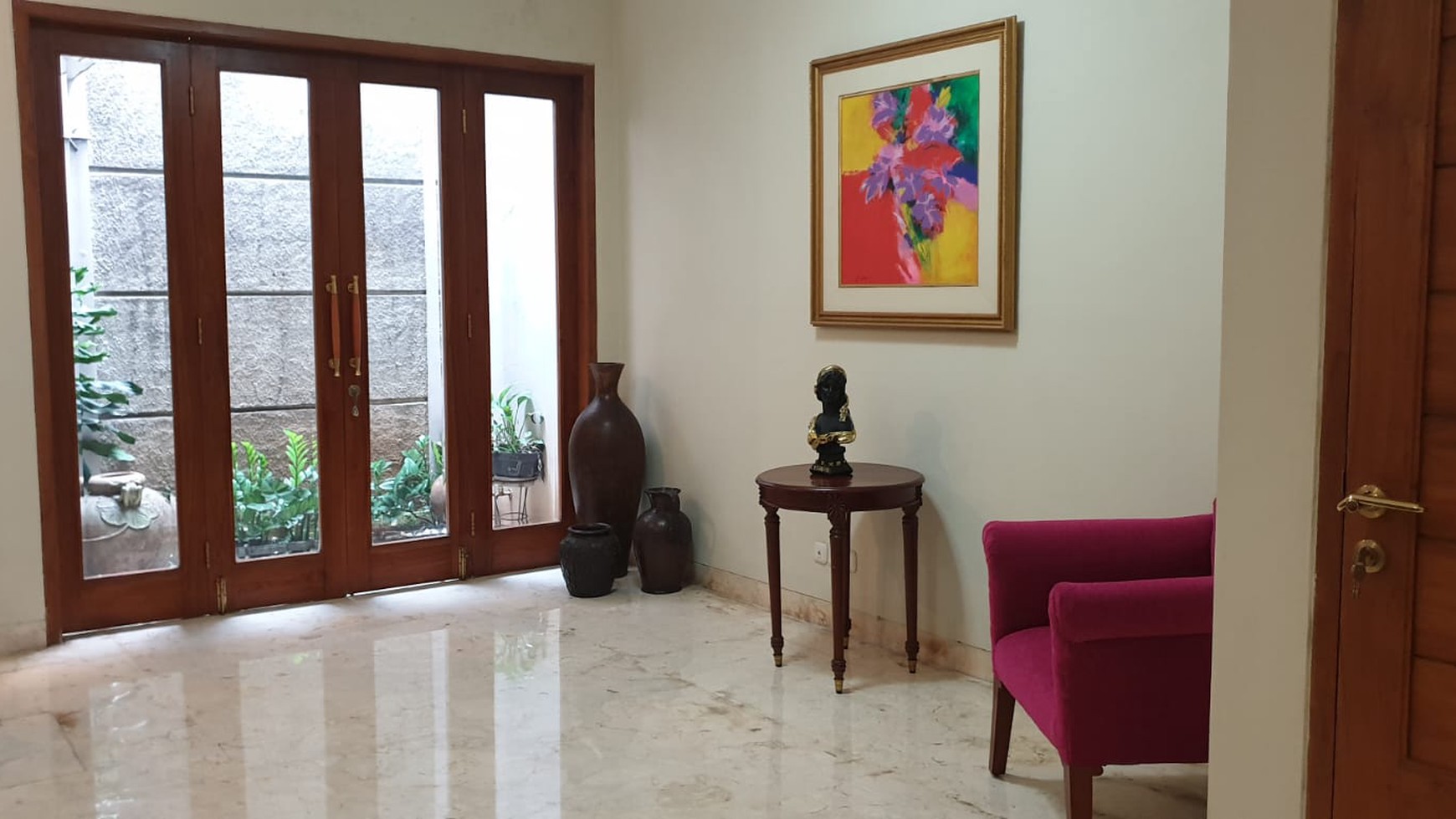 Menteng Ardeen Townhouse, 3 + 1 Bedroom, Indonesian Ethic Furniture