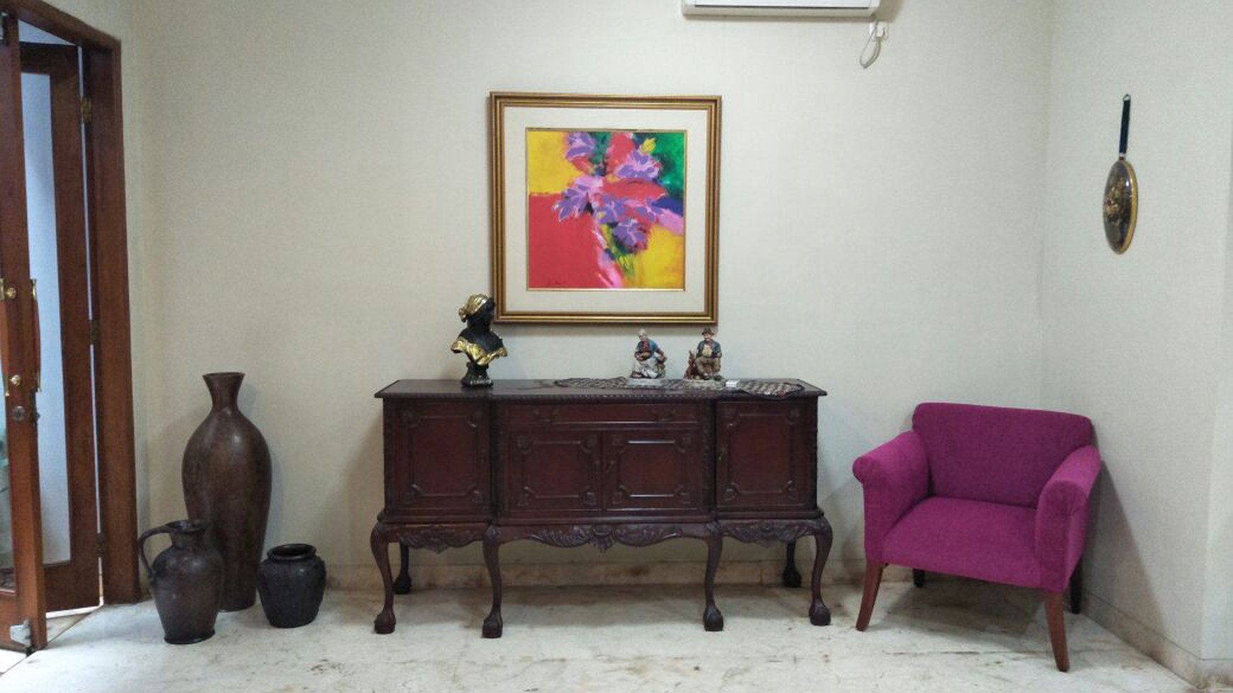 Menteng Ardeen Townhouse, 3 + 1 Bedroom, Indonesian Ethic Furniture