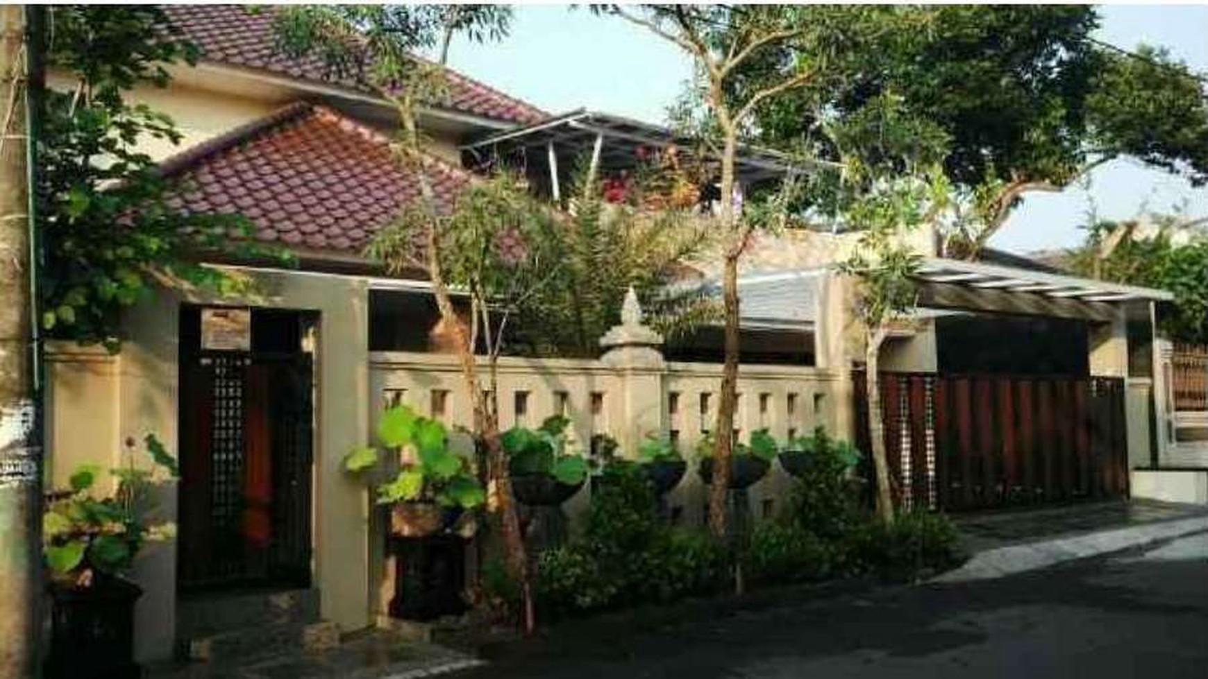 Rumah bagus, nyaman siap huni di Ciledug