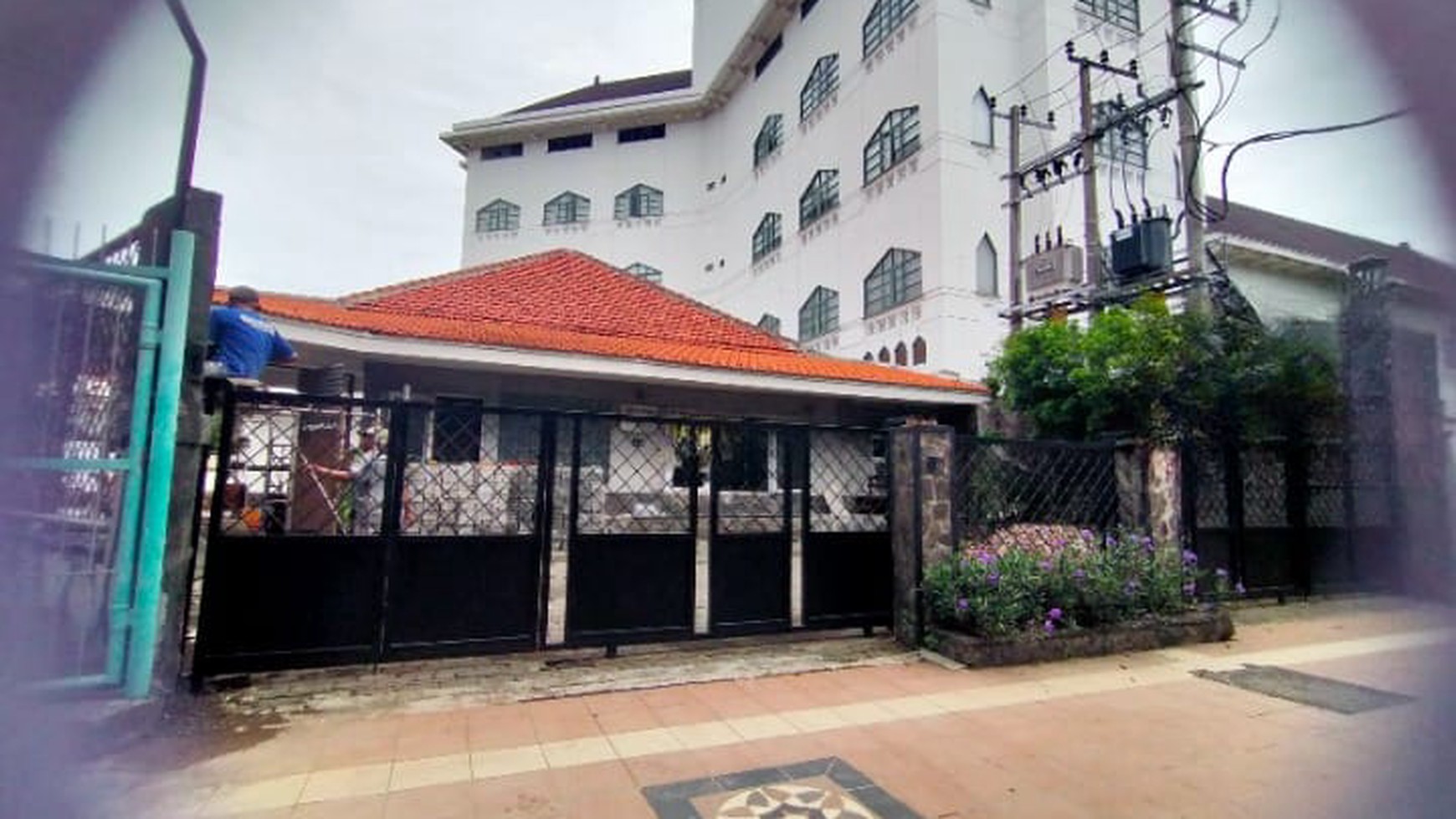 Rumah Pusat Kota Di Raya Darmo, Sangat Baik di Commercial Area hanya 65 jt/m2